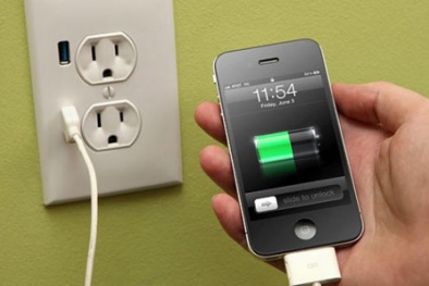 Một người chết vì dùng iPhone đang sạc pin